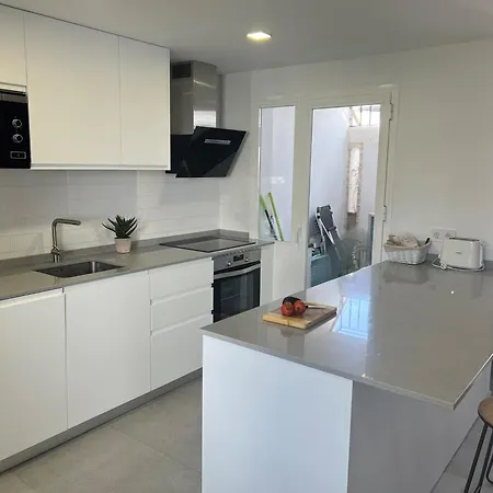 Beautiful Spacious 3 Bedroom Апартаменты