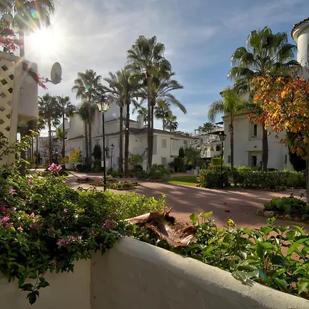 Beautiful Spacious 3 Bedroom *