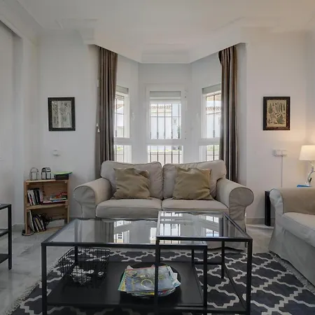 Beautiful Spacious 3 Bedroom Apartment Marbella