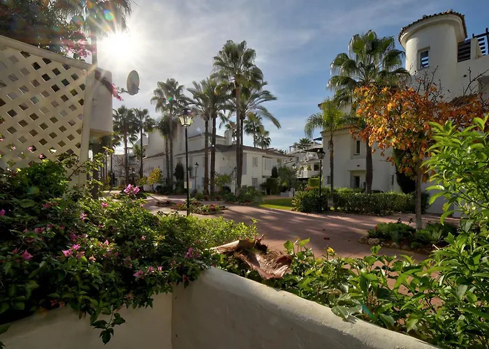 Beautiful Spacious 3 Bedroom *