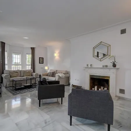 Beautiful Spacious 3 Bedroom מארבלה